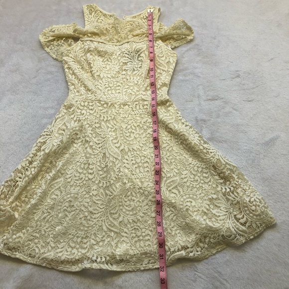 B Darling, Lace Dress, Size 5/6 - Picture 15 of 16